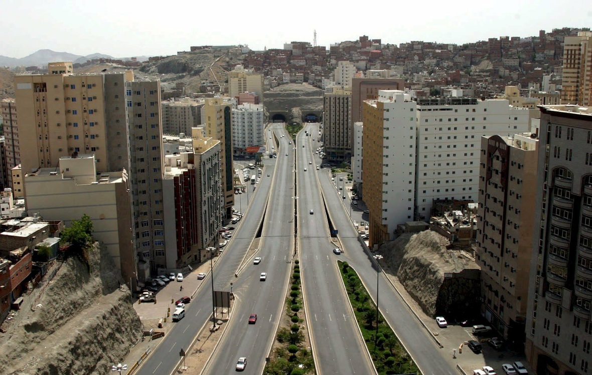 Blick auf die Straßen von Mekka in Saudi-Arabien. Mekka ist heute ein moderne Stadt.