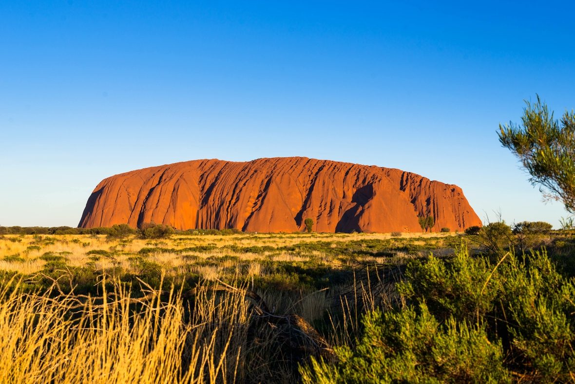 Der Berg Uluru, auch als Ayers Rock bekannt, steht im australischen Uluṟu-Kata-Tjuṯa-Nationalpark,