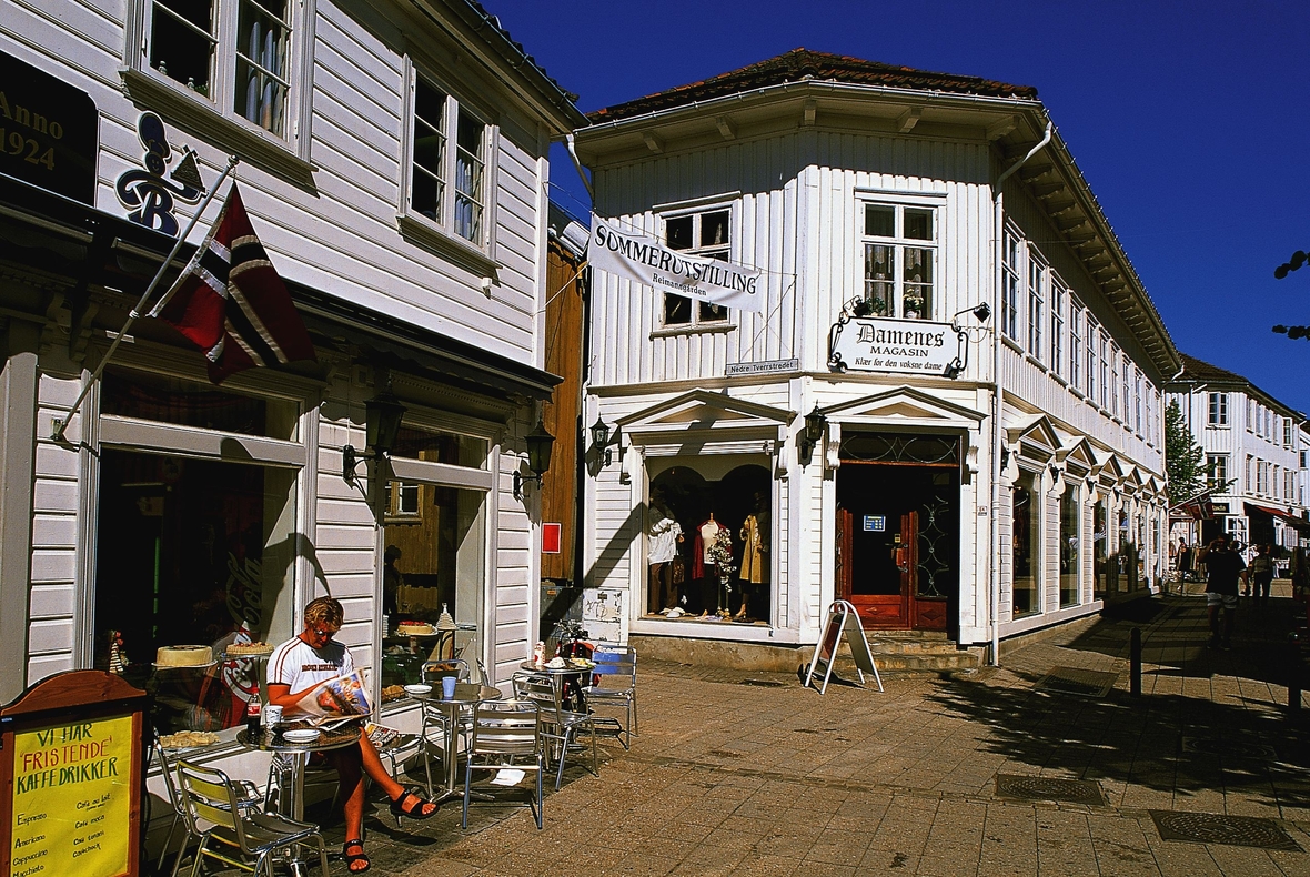 Grimstad mit seinem Holzhausviertel gehört zu den schönsten Städten an der norwegischen Südküste.