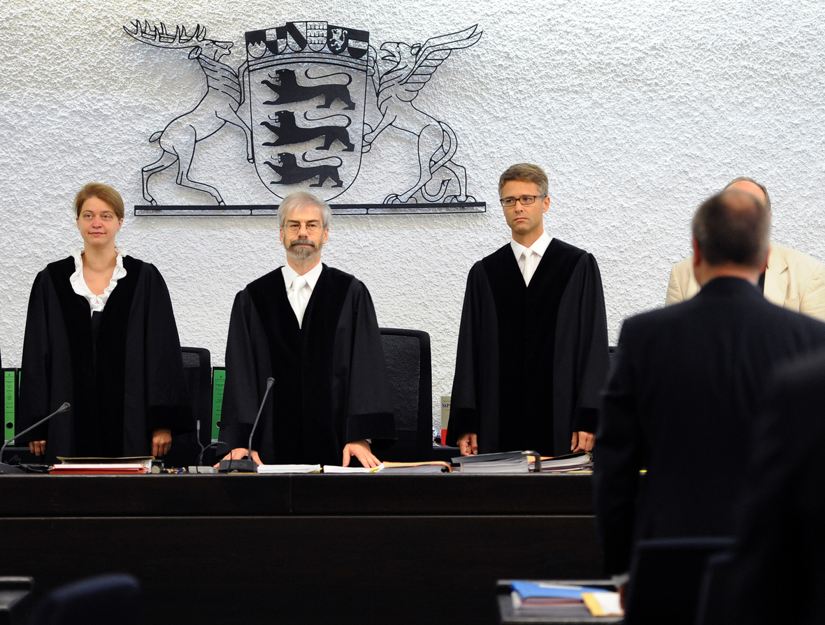 Eine Richterin und zwei Richter am Landgericht Stuttgart.