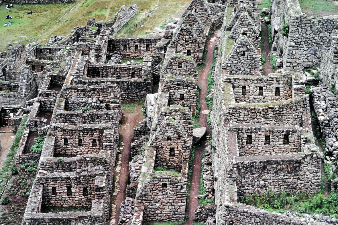 Eine Aufnahme von 1987 zeigt Häuserreihen in der alten Inkastadt Machu Picchu