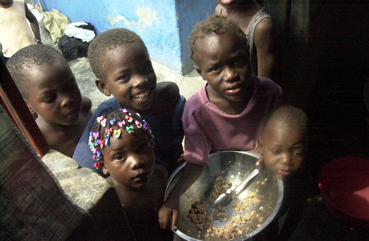 Haiti gehört zu den ärmsten Staaten der Welt. Viele Kinder müssen von nur einer Schüssel Reis mit Bohnen pro Tag satt werden.