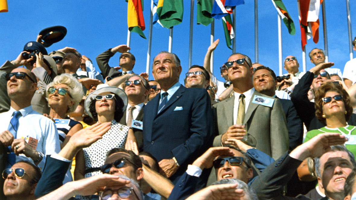 16. Juli 1969: Der damalige US-Präsident Johnson verfolgt den Start von Apollo 11 vom Cape Canaveral in Florida, USA.