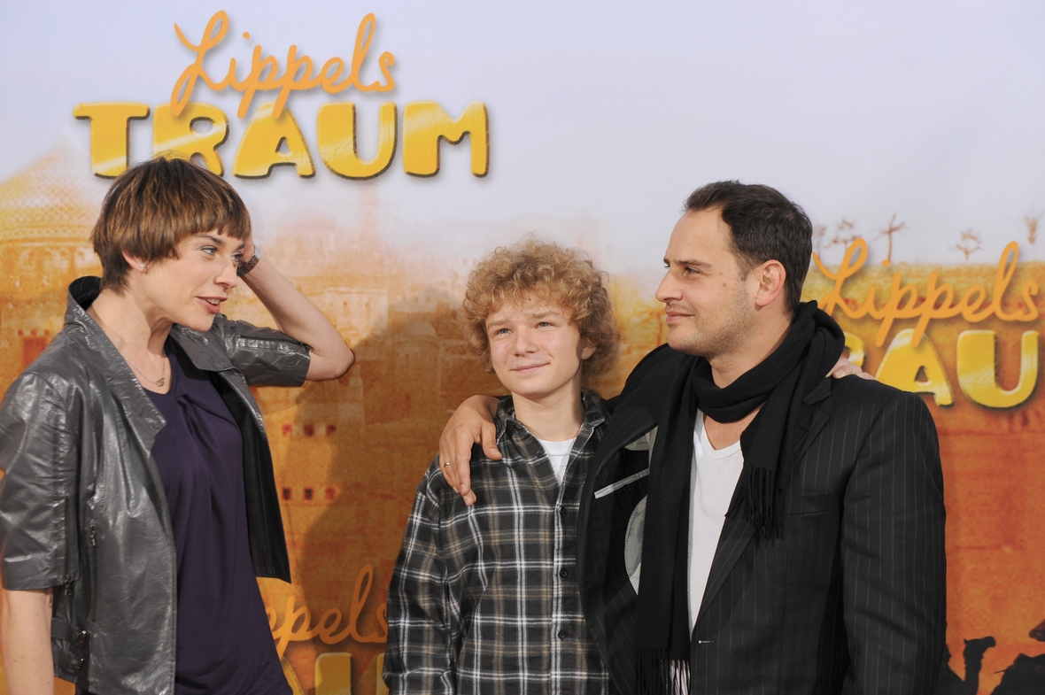 Von links nach rechts: Die Schauspieler Christiane Paul, Karl Alexander Seidel, alias Lippel, und Moritz Bleibtreu strahlend bei der Filmpremiere