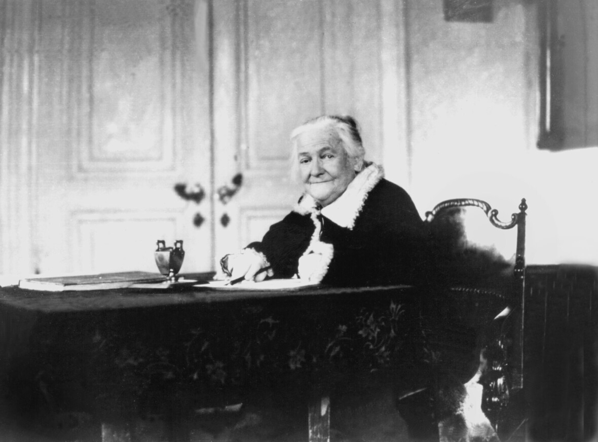 Clara Zetkin an ihrem Schreibtisch, Schwarz-Weiß Fotografie
