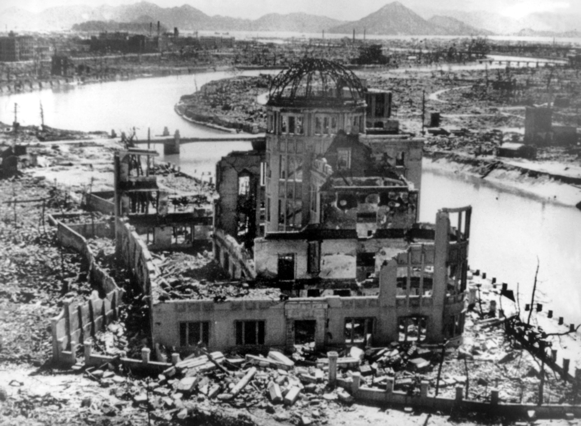Das Luftbild zeigt die zerstörte japanische Industriestadt Hiroshima nach dem Abwurf der Atombombe am 6. August 1945.