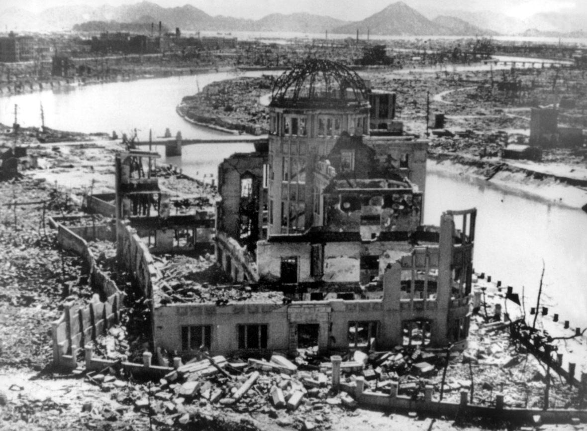 Das Luftbild zeigt die zerstörte japanische Industriestadt Hiroshima nach dem Abwurf der Atombombe am 6. August 1945.