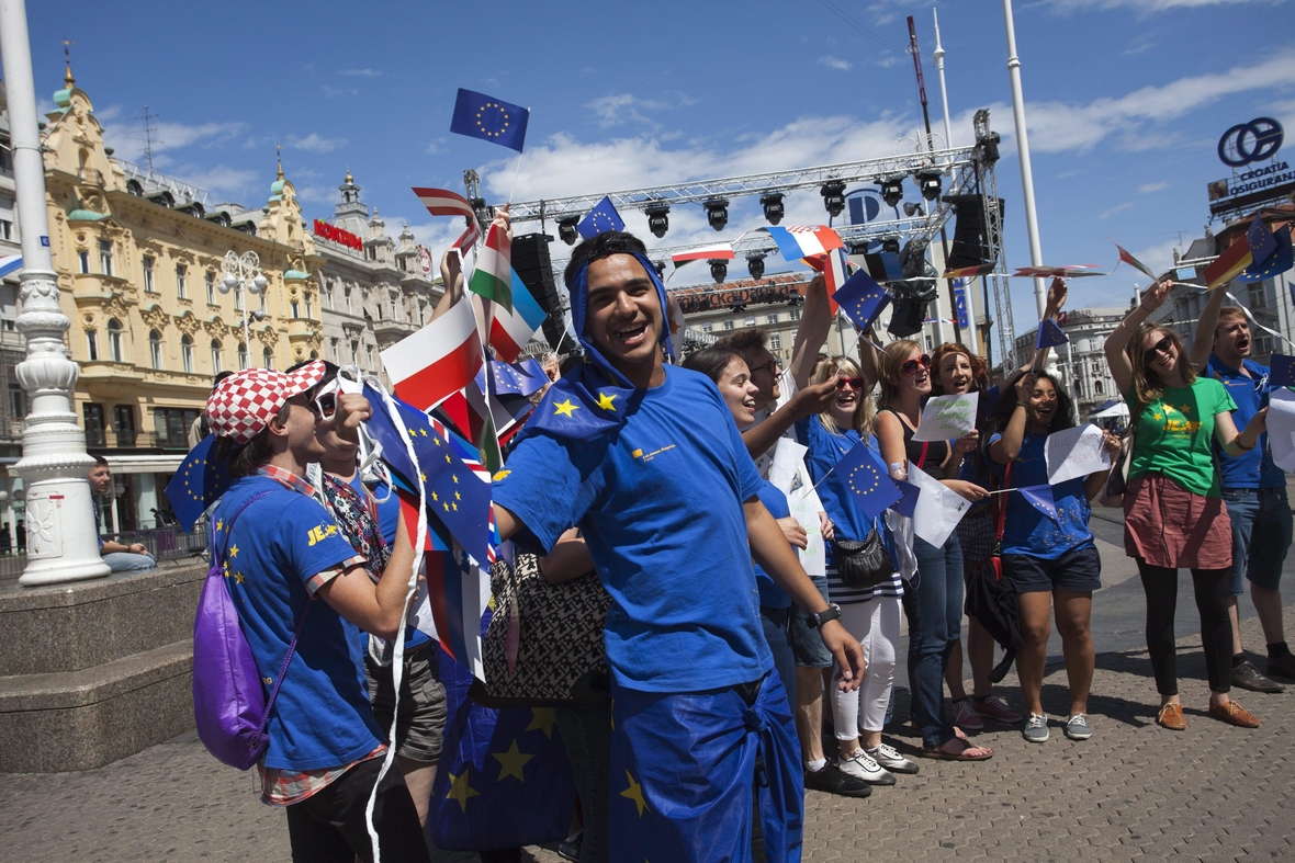 In Zagreb feiern am 30. Juni 2013 Kroatinnen und Kroaten den EU-Beitritt ihres Landes.