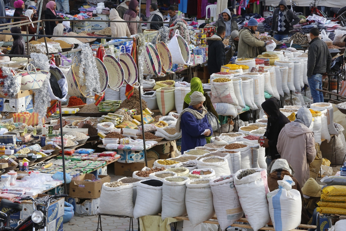 Der Wochenmarkt in der tunesischen Oasenstadt Kebili.