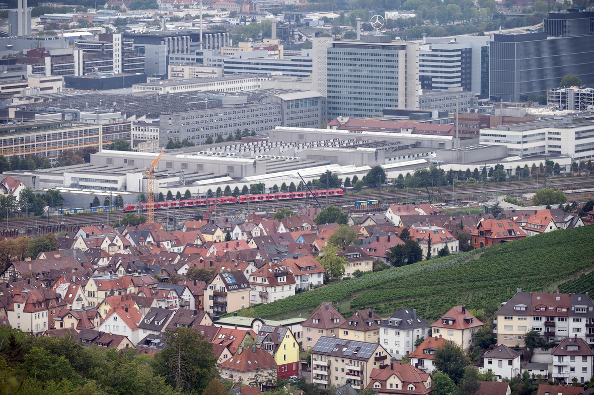 Die Hauptfabrik des Autoherstellers Daimler im Stuttgarter Stadtteil Untertürkheim 
