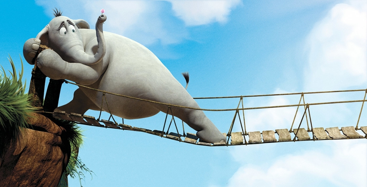 Szenenbild: Der schwere Elefant Horton betritt vorsichtig eine schmale Hängebrücke