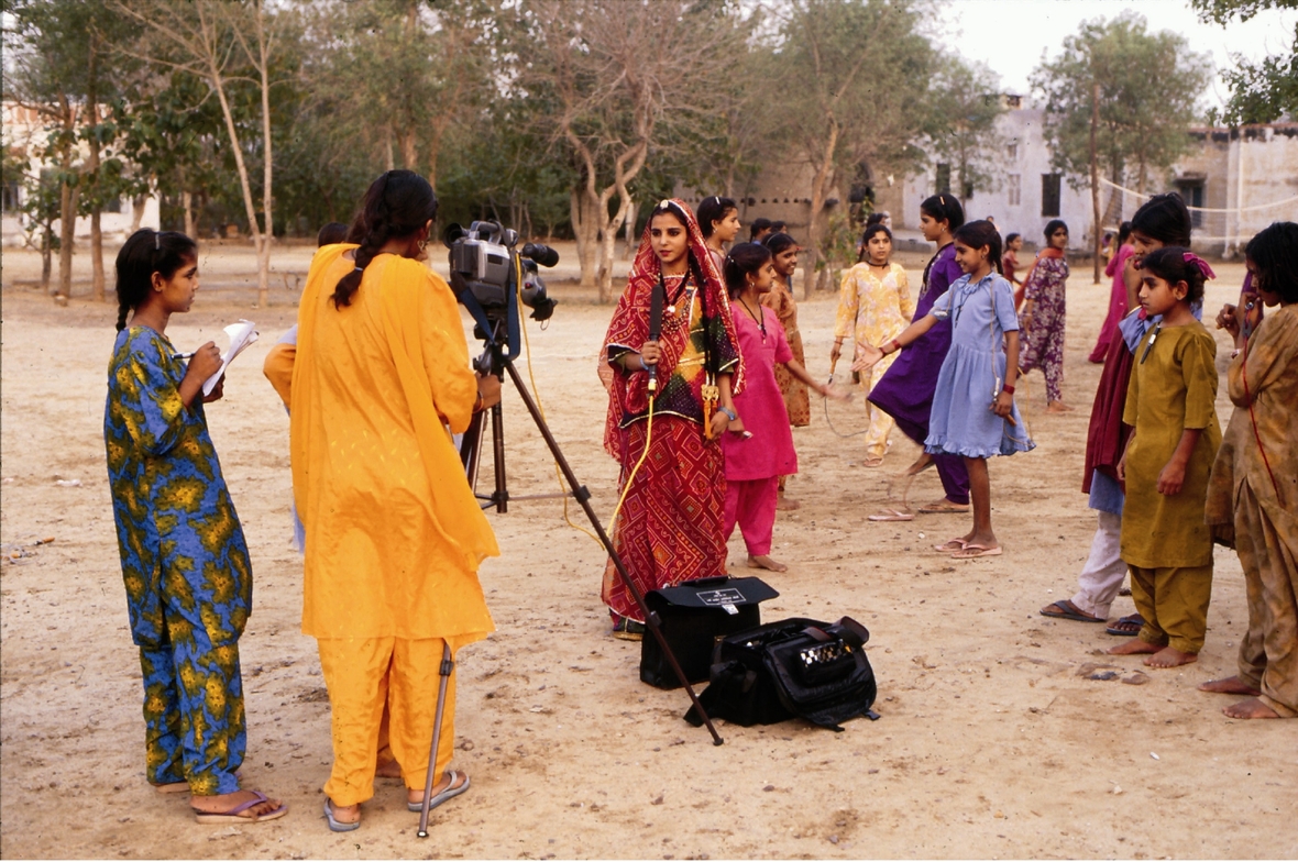 Kinder in Indien drehen selbst einen Film.
