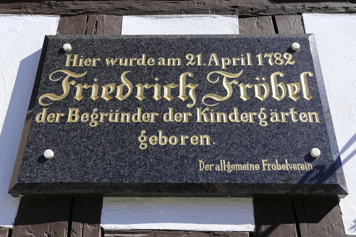 Friedrich Fröbel aus Thüringen hat den Kindergarten "erfunden". Ihm war es immer wichtig, dass schon die Kleinen eine gute Bildung bekommen.