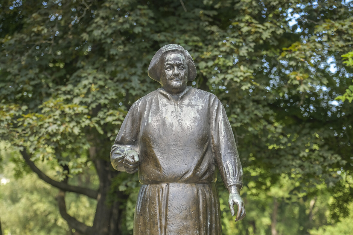 Denkmal aus Bronze von Clara Zetkin 