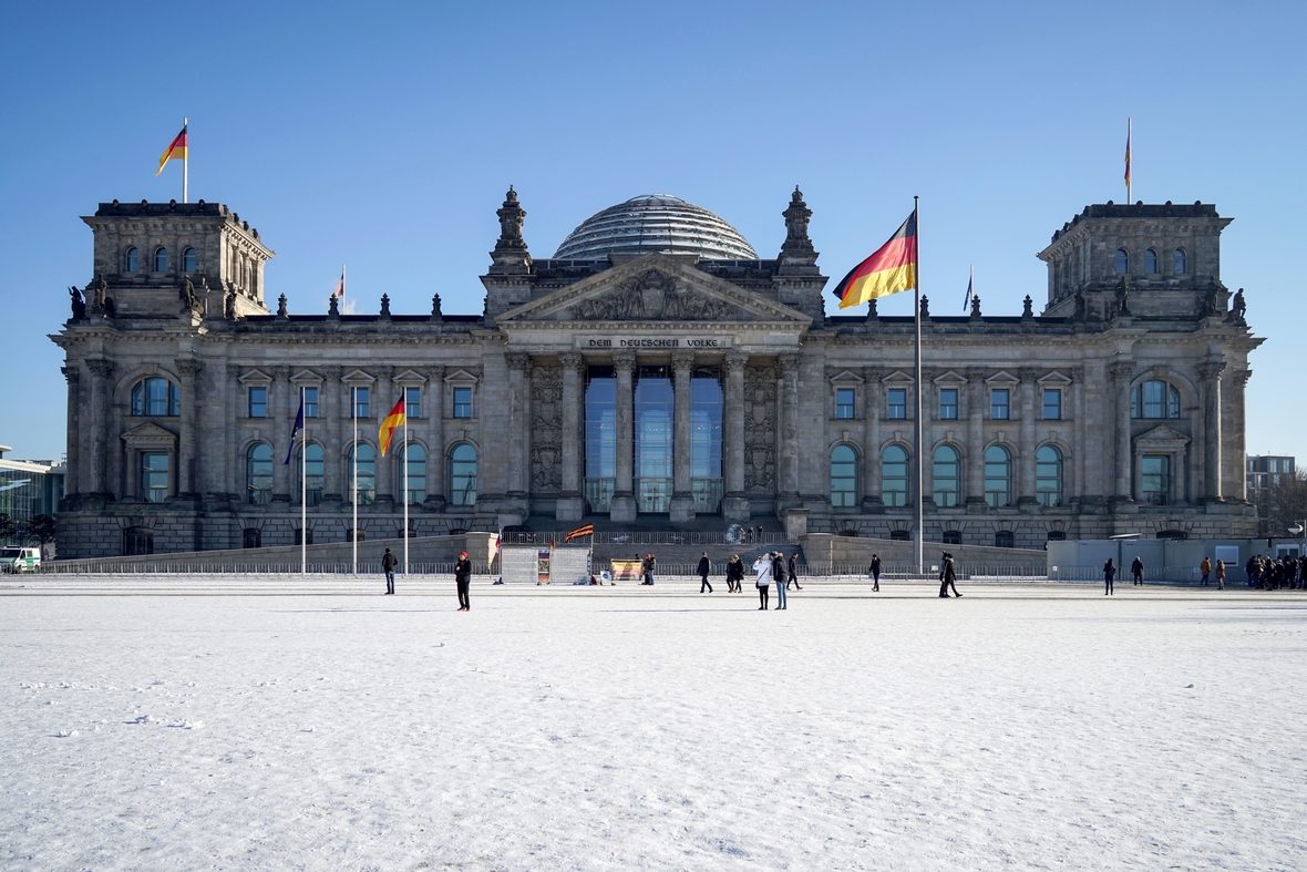 Frontansicht des Reichstagsgebäudes in Berlin, Arbeitsstätte des Deutschen Bundestages. Foto vom 22. Januar 2016.
