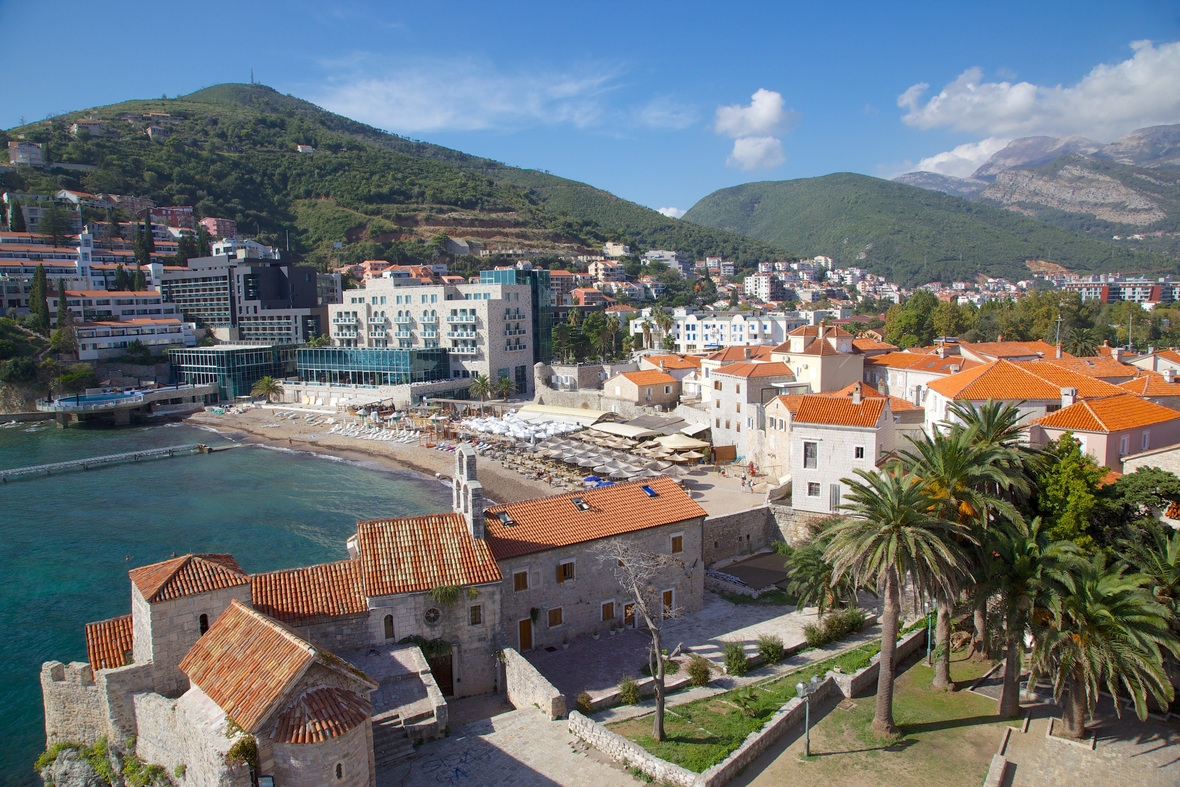Das Bild zeigt die Altstadt von Budva in Montenegro.