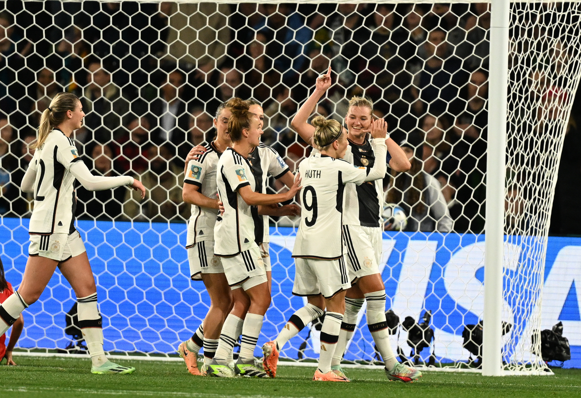 Die deutschen Nationalspielerinnen feiern ihr Tor beim Spiel gegen Marokko bei der Fußball-WM 2023.