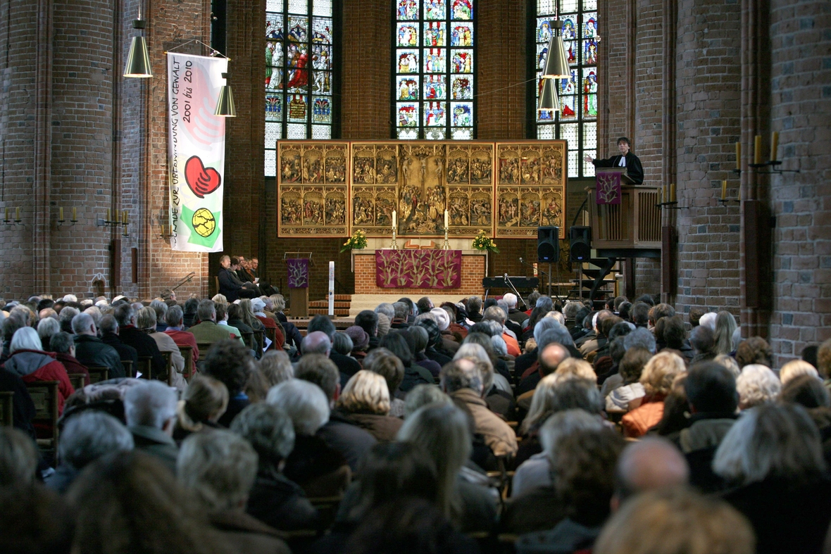 Hannovers Landesbischöfin Margot Käßmann predigt am 21.1November 2007 in der Marktkirche in Hannover während des Buß- und Bettag-Gottesdienstes.