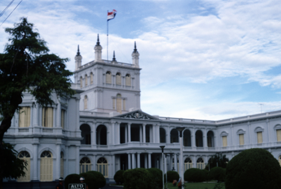 Das Bild zeigt den Regierungspalast in Asunción, der Hauptstadt Paraguays.