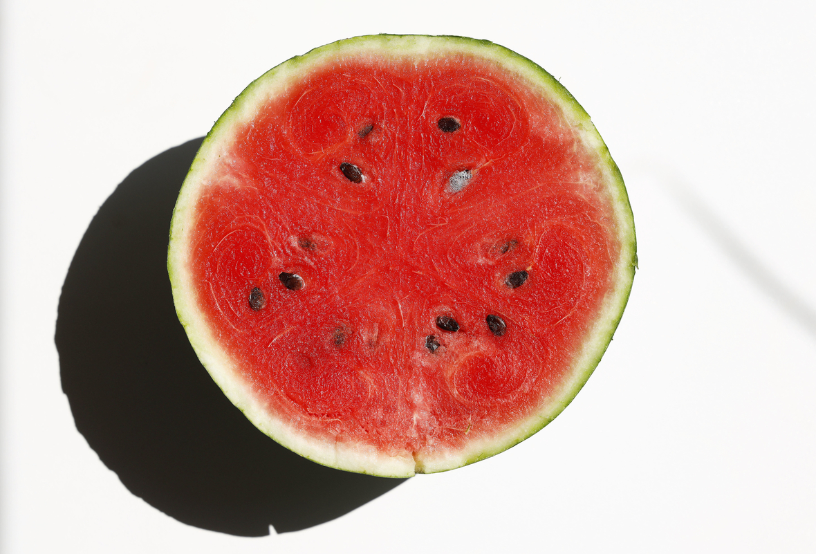 Eine Wassermelone besteht zu 90 bis 95 Prozent aus Wasser. Sie wird hier aufgeschnitten gezeigt.