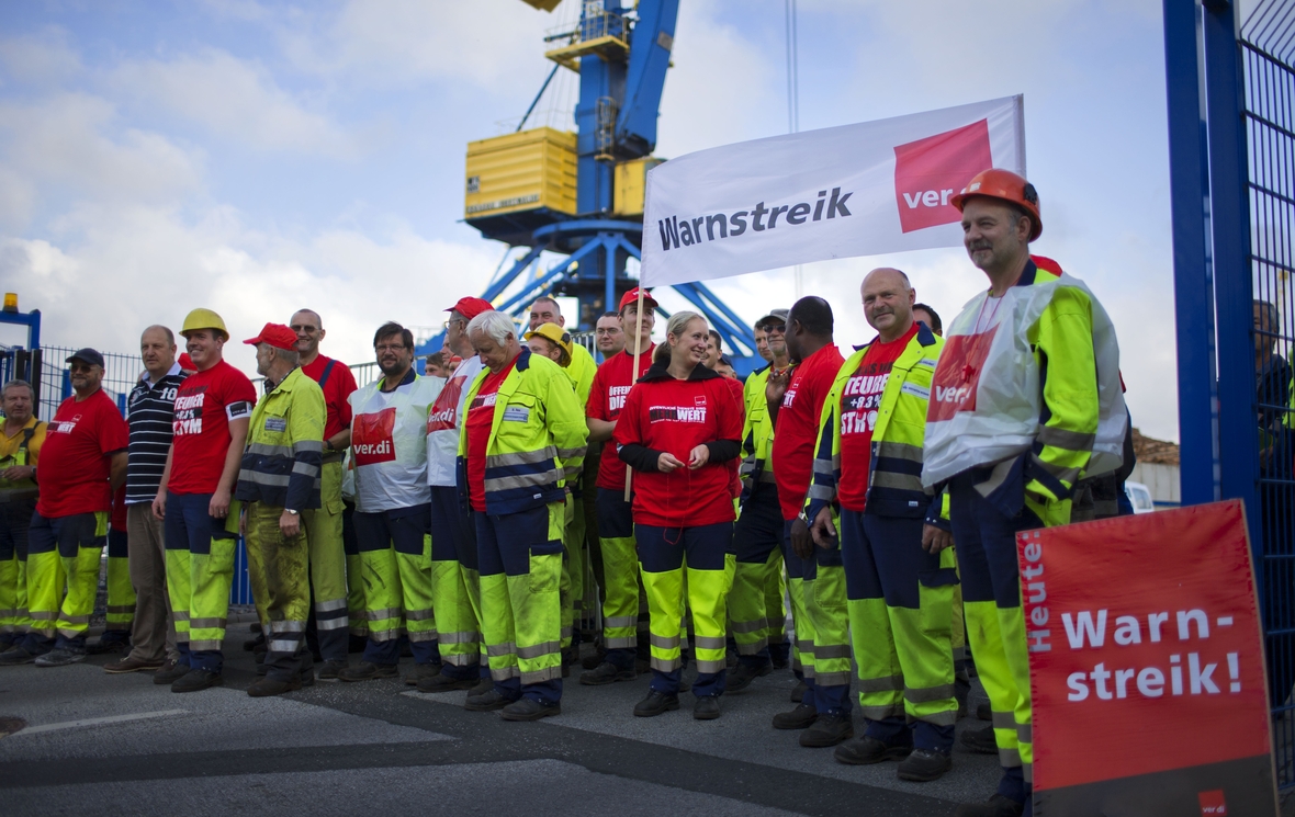 Hafenarbeiter am Seehafen Wismar streiken.