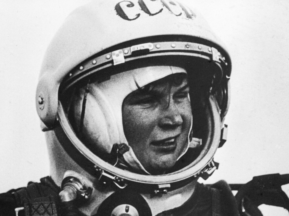 Astronautin Valentina Tereschkova in ihrem Raumanzug vor ihrem Raumflug bei der Mission "Wostok 6", 1968