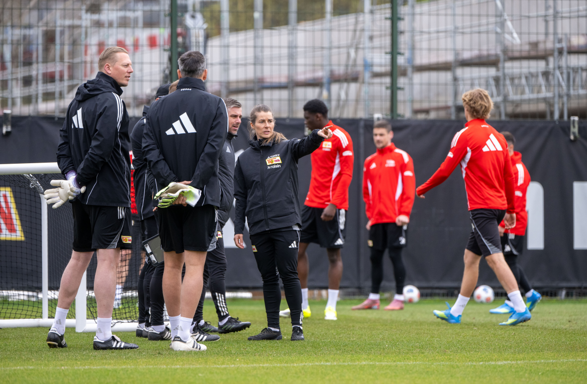 Marie-Louise Eta Training auf dem Platz vom 1. FC Union Berlin