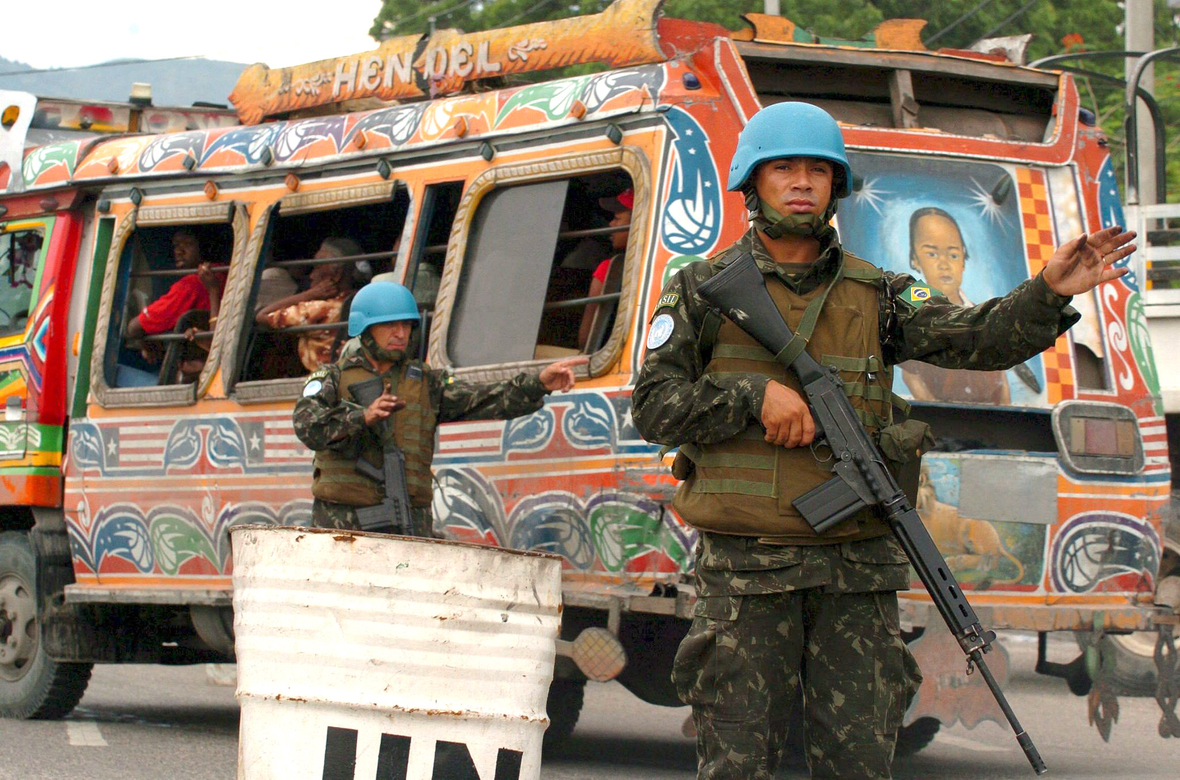 Die Blauhelm-Soldaten der UNO-Friedenstruppe auf Haiti. Sie unterstützt die Polizei dabei, den Frieden im Land zu sichern.