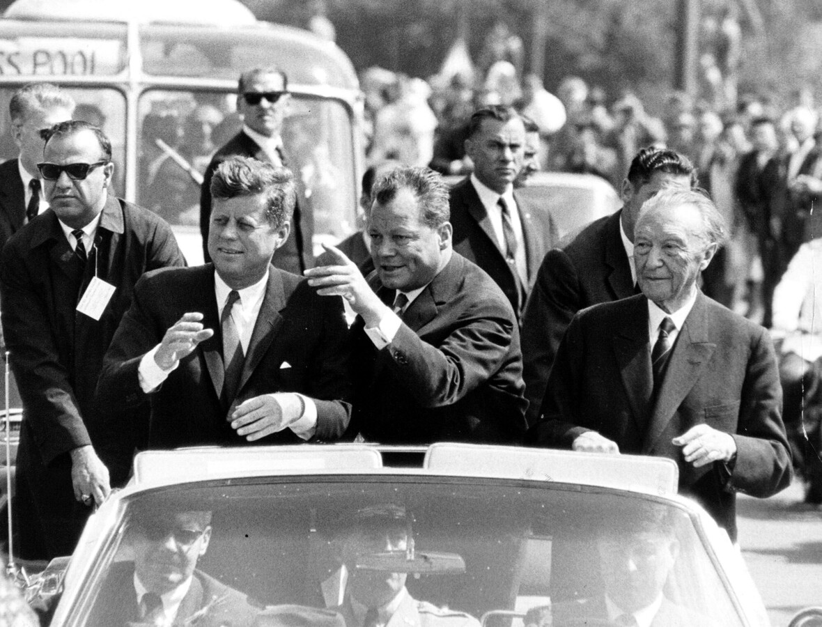 John F. Kennedy, Willy Brandt und Konrad Adenauer im Jahr 1963