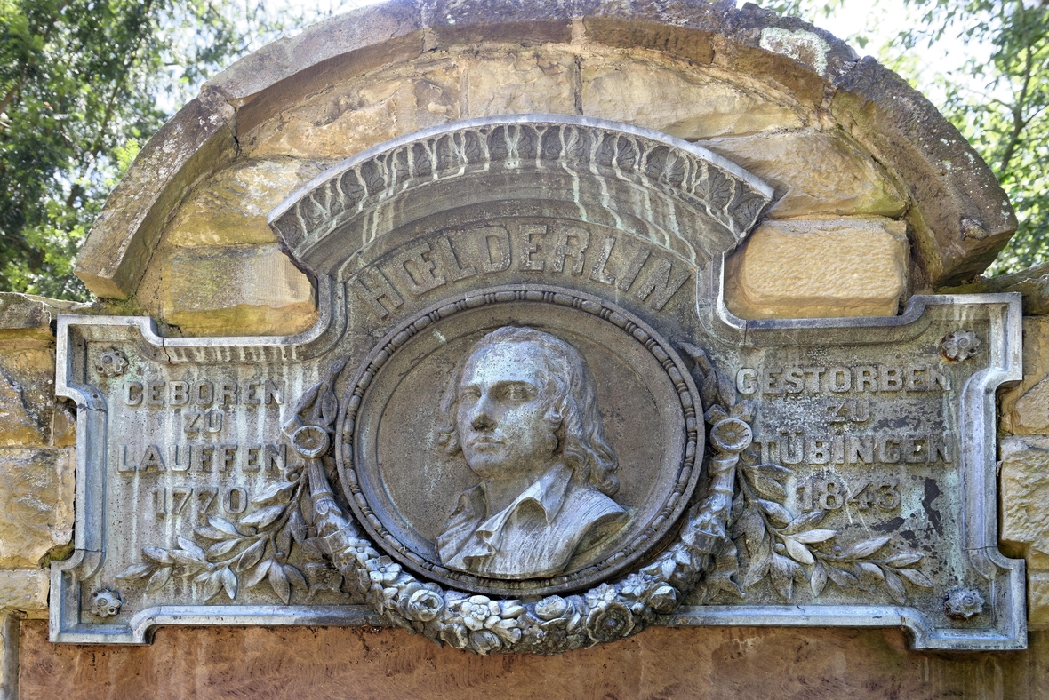 Hölderlin-Gedenkstein im Klosterhof von Lauffen am Neckar, dem Geburtsort von Friedrich Hölderlin.