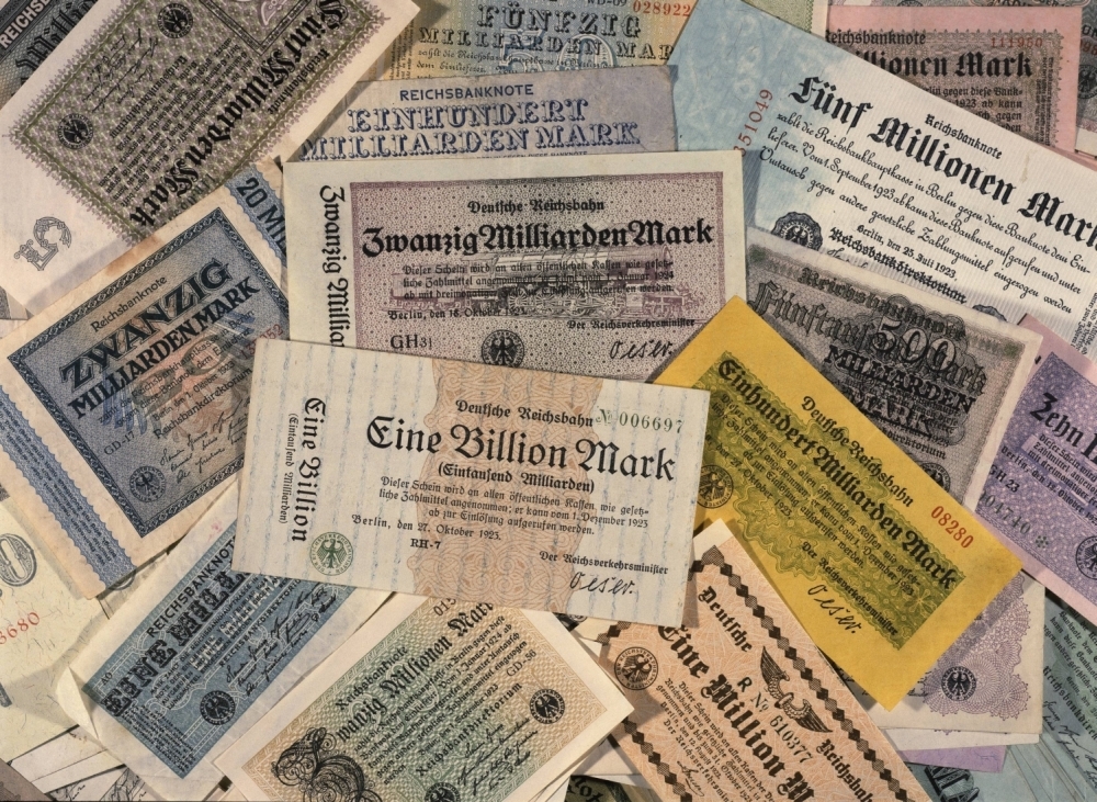 Banknoten aus der Zeit der Inflation von 1923 in Deutschland.