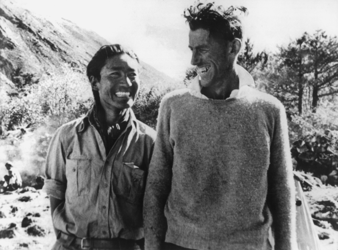 Die 1. "Everest-Bezwinger" Tenzing Norgay (links) und Edmund Hillary im Juni 1953