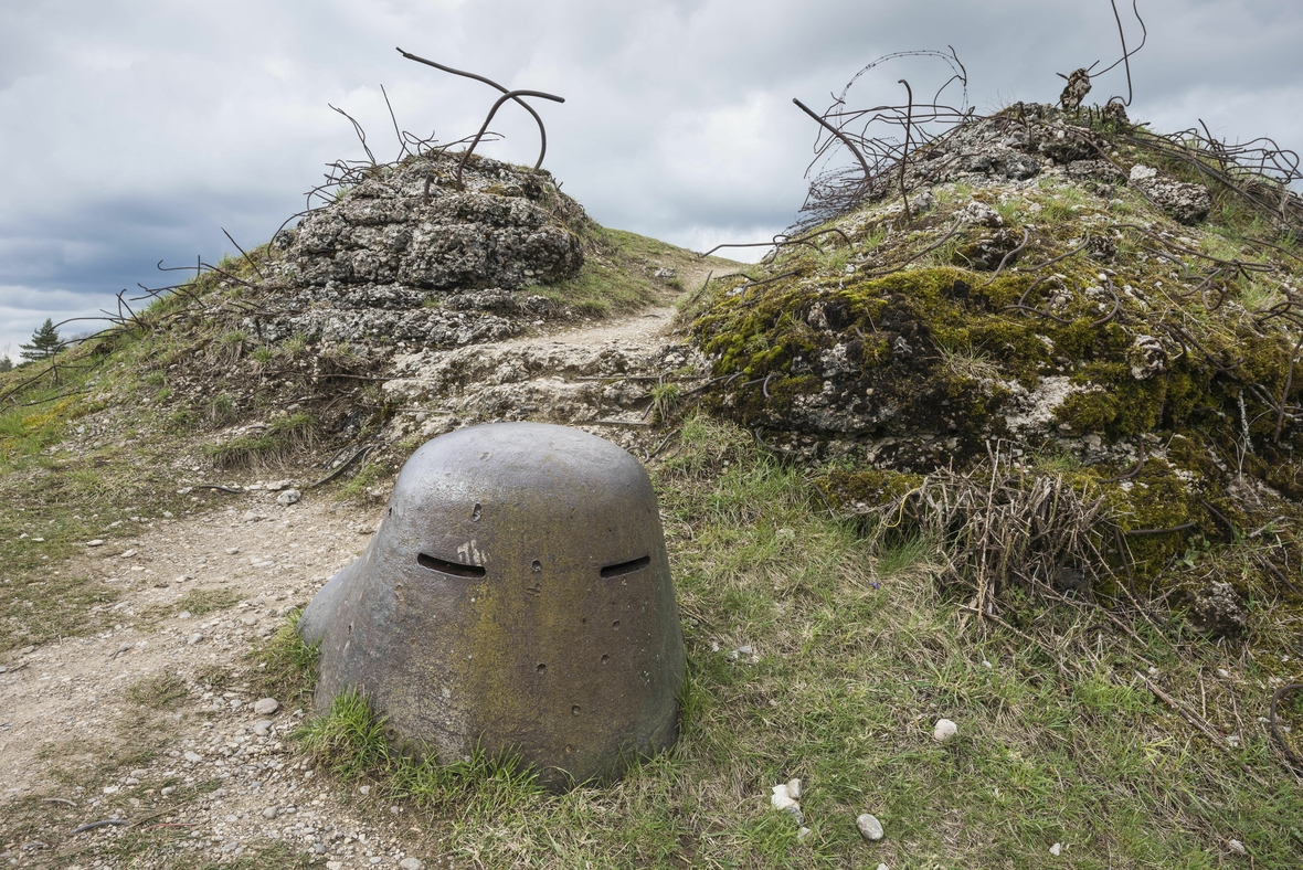 Fort de Vaux, Verdun: Ein Beobachtungsturm mit Sehschlitzen  Heute ist auf dem Schlachtfeld eine Gedenkstätte und ein Museum