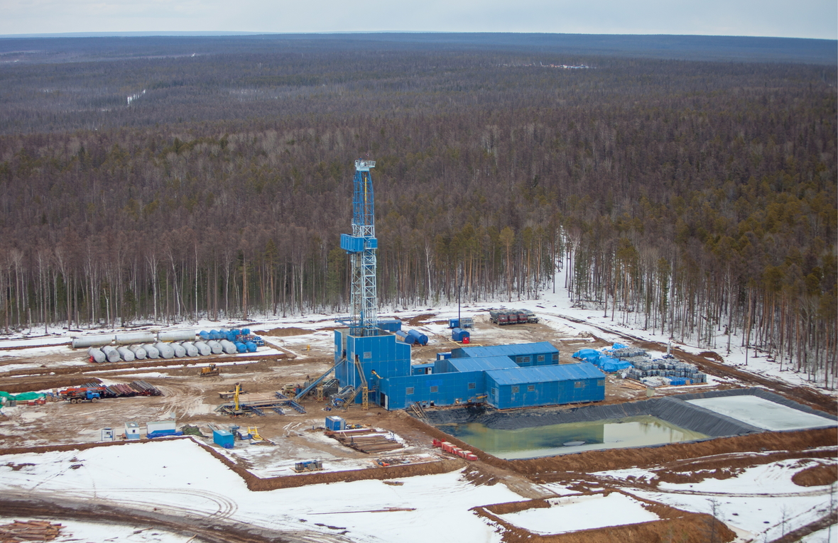 In Sibirien werden Leitungen für den Transport von Erdgas verlegt.