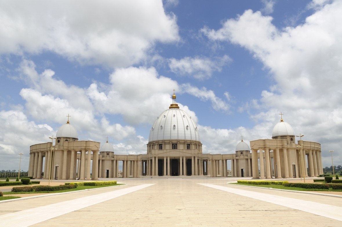 Die Kirche "Notre-Dame-de-la-Paix" in Yamoussoukro, Elfenbeinküste