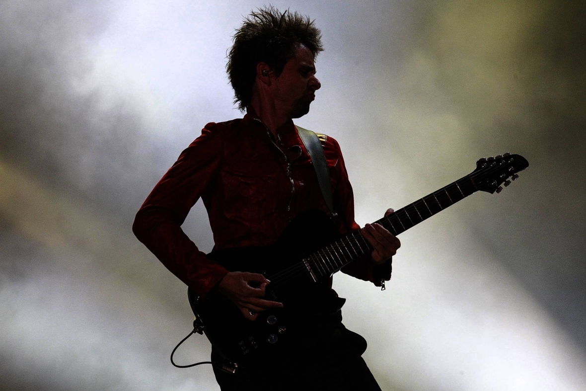 Rock Festival in Rio de Janeiro, 2013. Ein Musiker spielt E-Gitarre. 