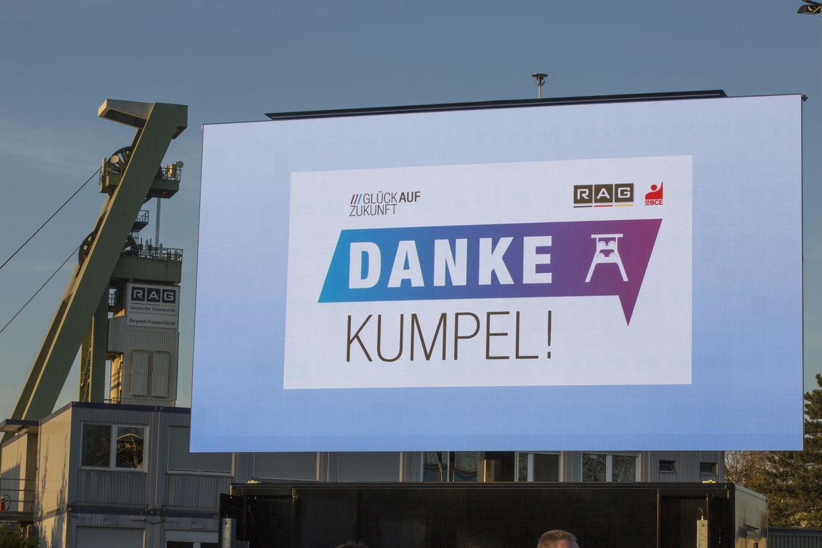 Zum Abschied dankt die Zeche Prosper-Haniel ihren Bergleuten, die  "Kumpel" genannt werden.