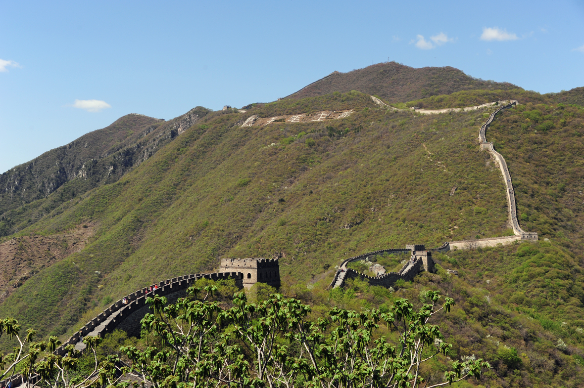 Der Abschnitt der Chinesischen Mauer bei Multianyu ist nur 70 Kilometer vom Pekinger Stadtzentrum entfernt und eher selten von Touristen besucht - alle paar hundert Meter befindet sich ein Wachturm.