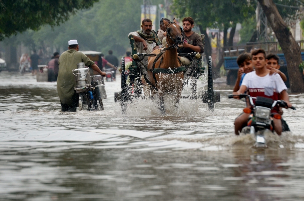 Nach einem starken Monsunregen sind Straßen in Pakistan manchmal überflutet.