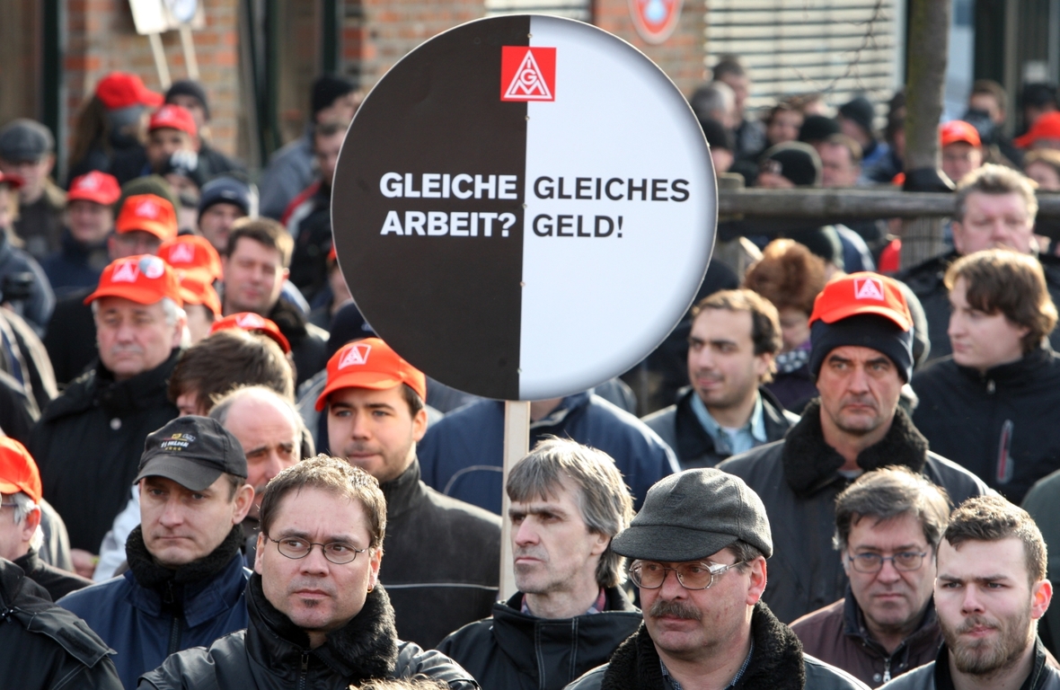 احتجاجات للنقابات ضد العمالة بالوكالة في عام 2011 في أوغسبورغ.
