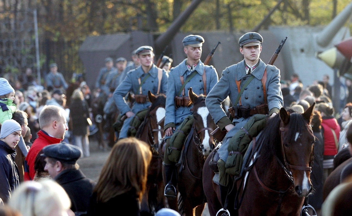 11. November 2008: Mit einer historischen Parade wird der 90. Jahrestag der Unabhängigkeit Polens gefeiert