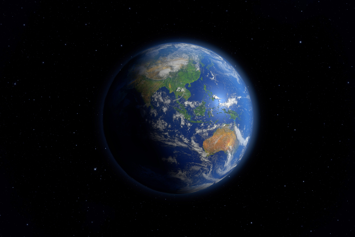 Blick auf die Erde aus dem Weltraum. Man sieht die Kontinente Asien und Australien und viel Meerwasser.