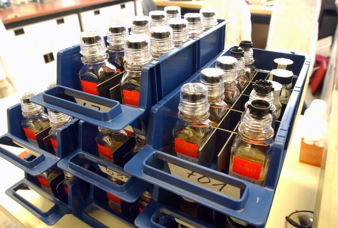 In Laboren werden die Urinproben auf Dopingmittel getestet.