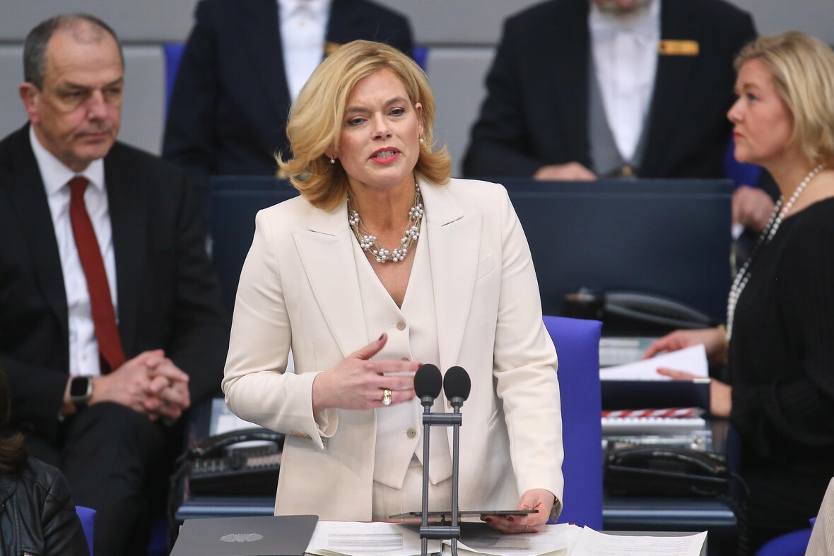Man sieht die Politikerin Julia Klöckner von der CDU. Sie wurde am 25.03.2025 zur Bundestagspräsidentin gewählt