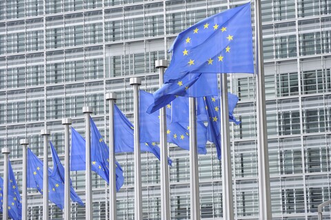 europaeische-union-Fahnen-Europ-Kommission