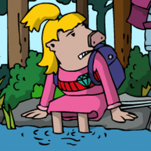 Ella sitzt am Bach und hält ihre Füße ins Wasser.