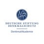 Das Logo der Deutschen Denkmalstiftung Bildungsschutz, Ein blauer Kreis mit weißen Häuserlinien darin.